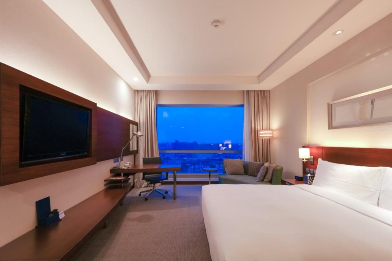 Holiday Inn Shanghai Pudong Kangqiao By Ihg - Free Shuttle Bus To Disney Land, Ins Swimming Pool Экстерьер фото